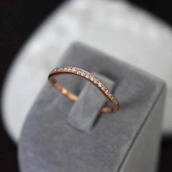 Auksinis žiedas - deimantų juostelė 0.15 ct