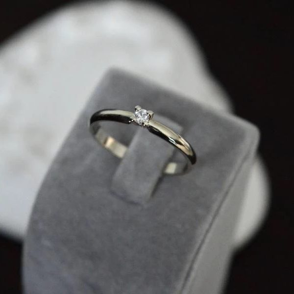 Sužadėtuvių žiedas su deimantu 0.06 ct