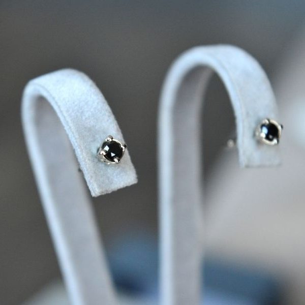 Auskarai su juodais deimantais 0.28 ct.