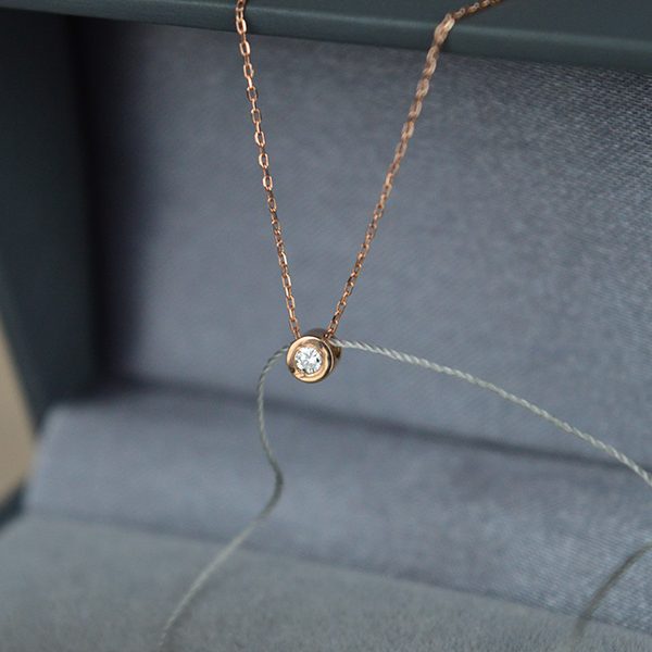 Auksinė grandinėlė su deimantu 0.03 ct.