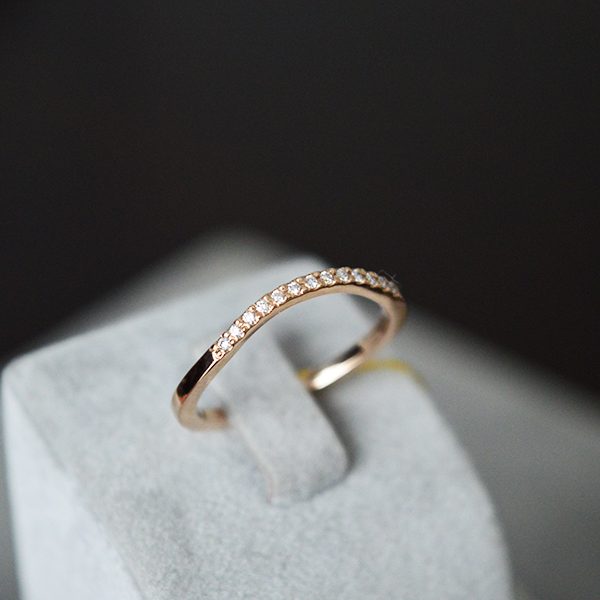 Auksinis žiedas su deimantais