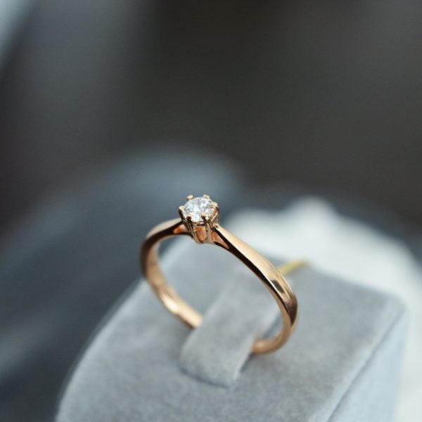 Sužadėtuvių žiedas su deimantu 0.17 ct.