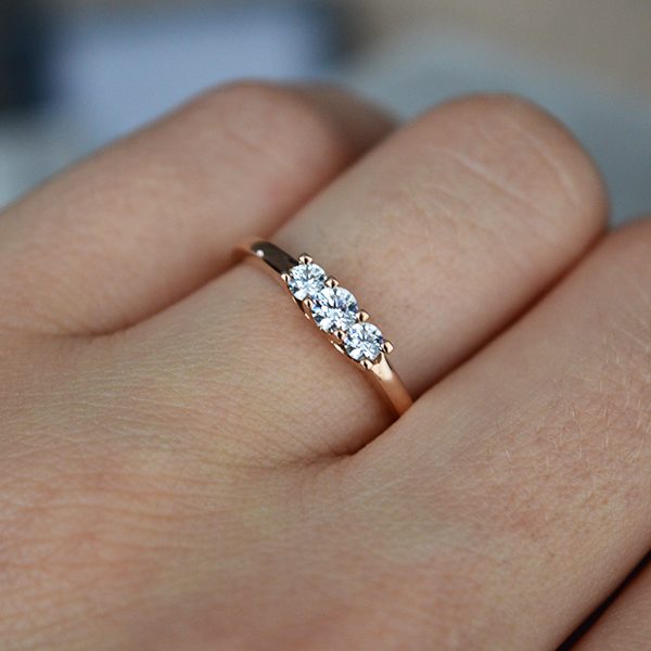 Sužadėtuvių žiedas su safyrais