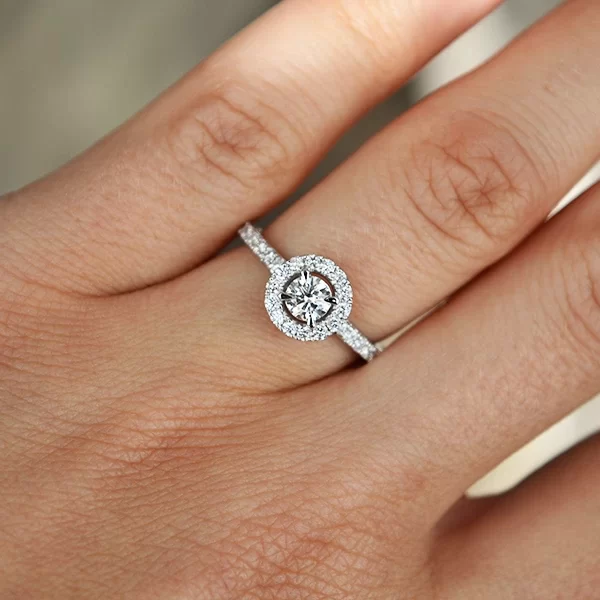 Auksinis ziedas su deimantais