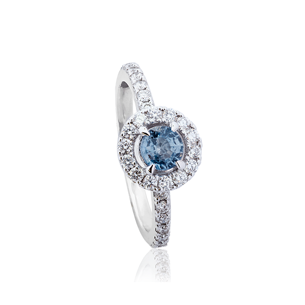 auksinis ziedas su safyru