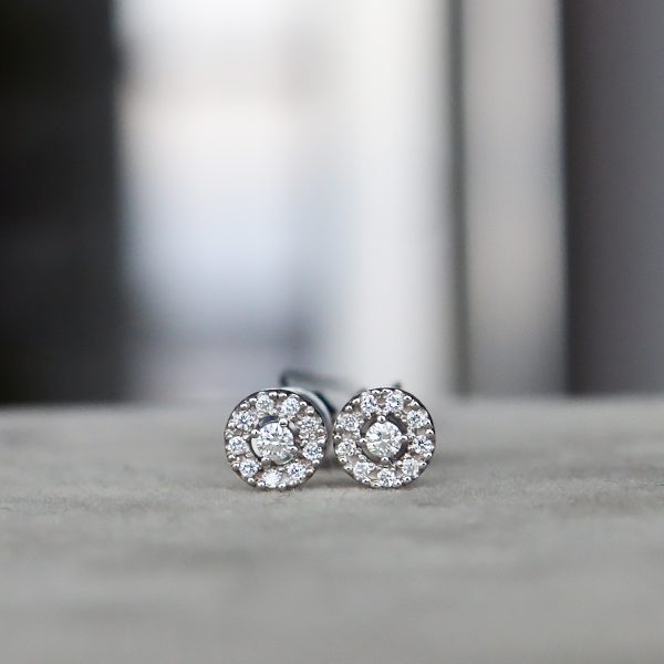 Auskarai su deimantais