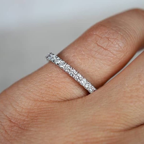 Auksinis žiedas - juostelė su briliantais