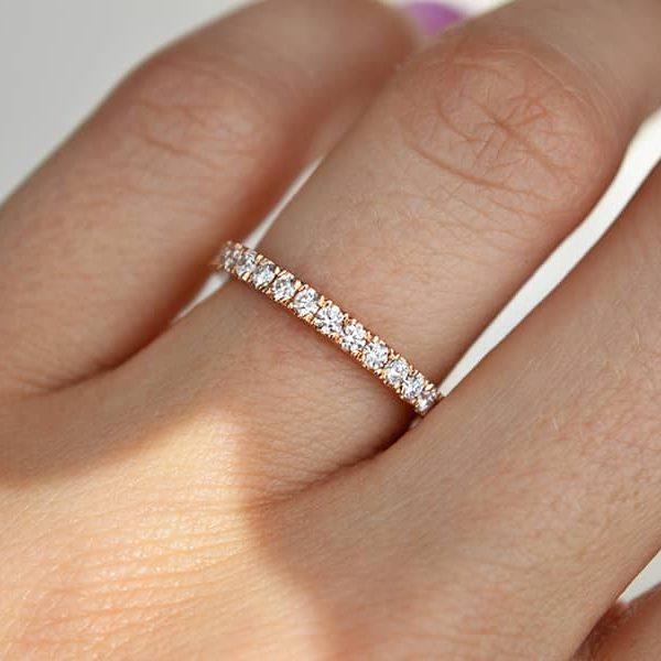 Auksinis žiedas - juostelė su briliantais