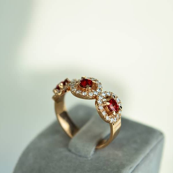 Auksinis žiedas su safyrais ir deimantais - Image 4