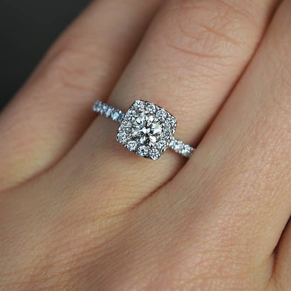 Auksinis ziedas su briliantais