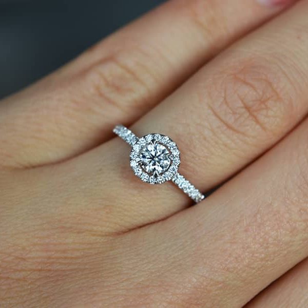 Auksinis ziedas su briliantais