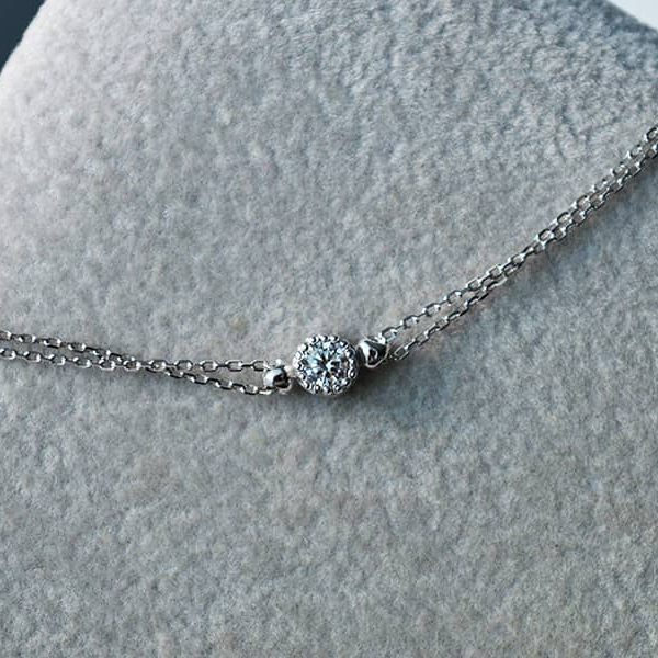 Auksine apyranke su briliantais