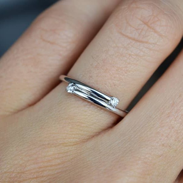 Auksinis ziedas su briliantais