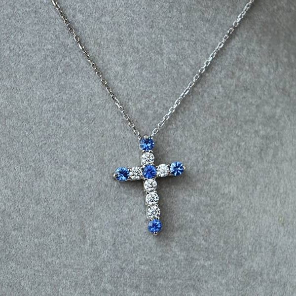 safyru kryzelis su grandinele