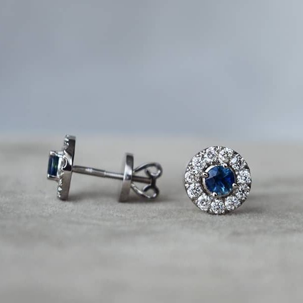 auskarai su briliantais is safyrais