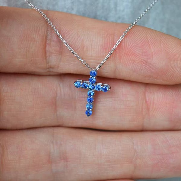 auksinis safyru kryzelis