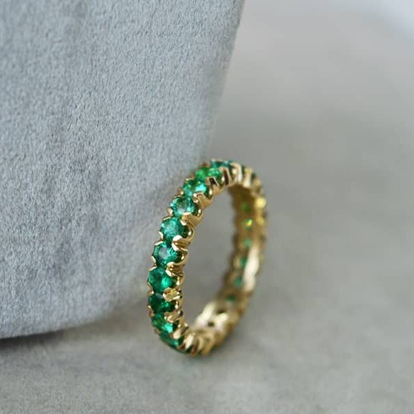 auksinis ziedas su smaragdais