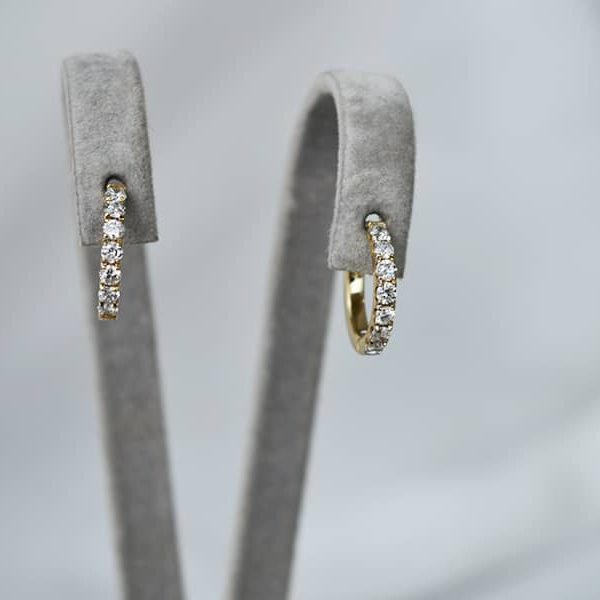 auksines rinkes su briliantais