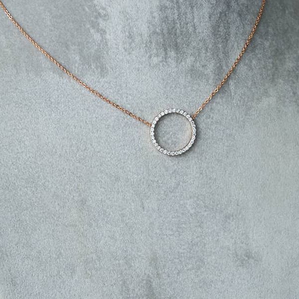 grandinele su briliantu pakabuku