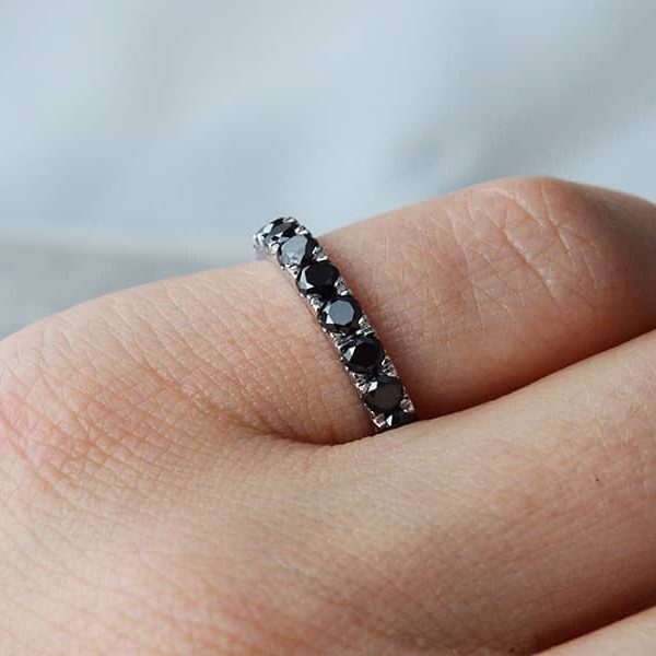 juodu deimantu juostele