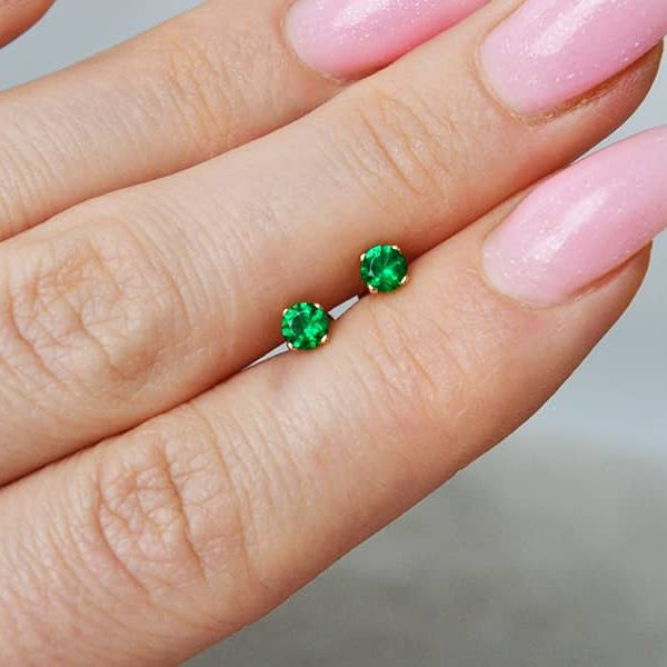 auskarai su smaragdais