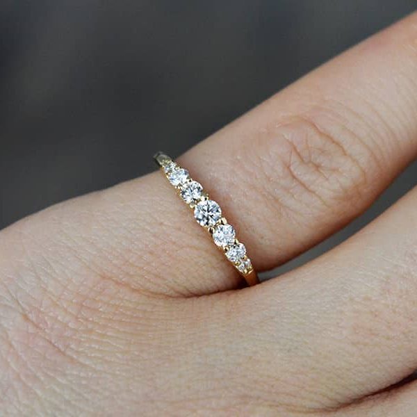 suzadetuviu ziedas su deimantais