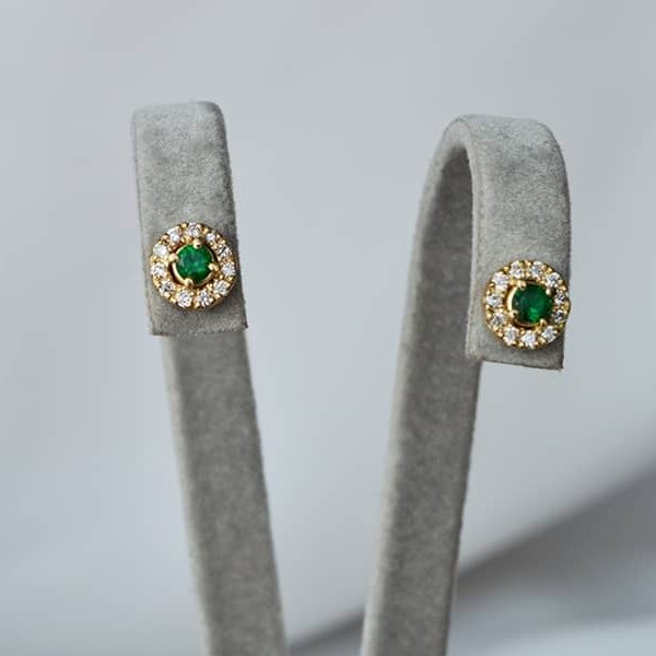 auskarai su smaragdais