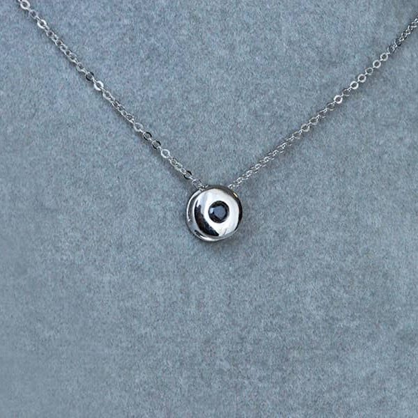 grandinele su juodu deimantu