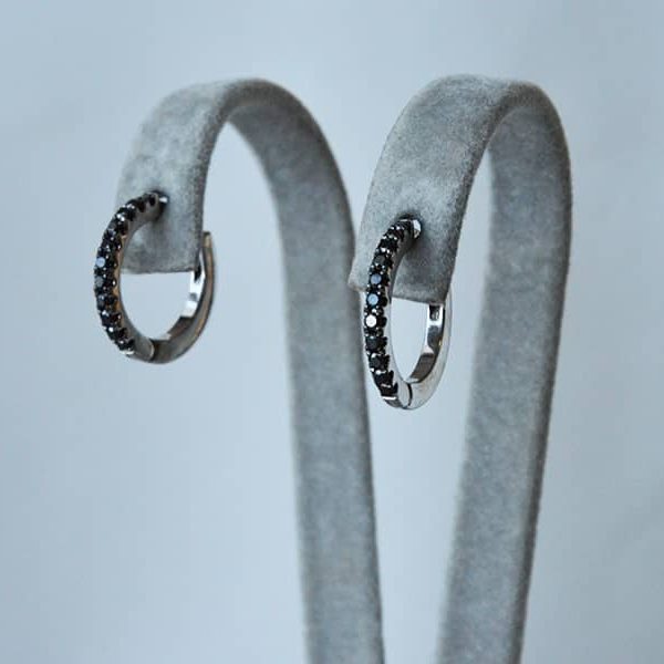 rinkes su juodais deimantais