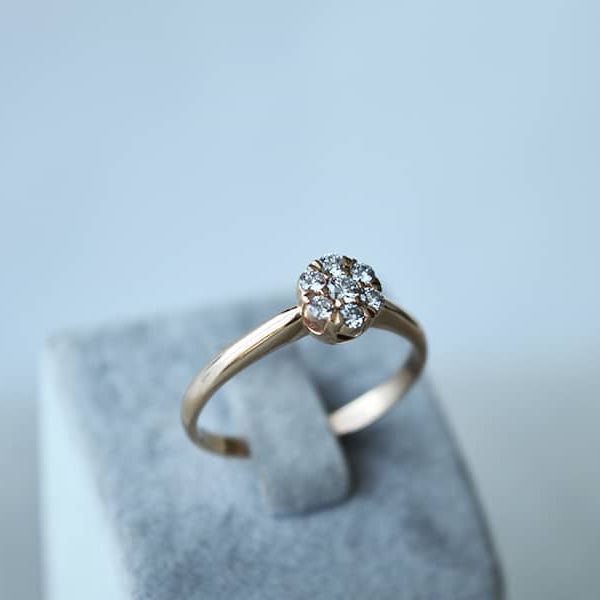 ziedas su deimantais