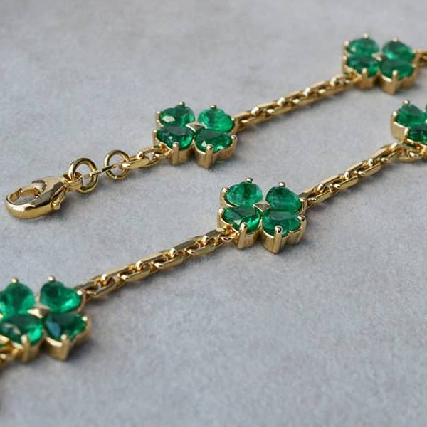 auksine smaragdu apyranke