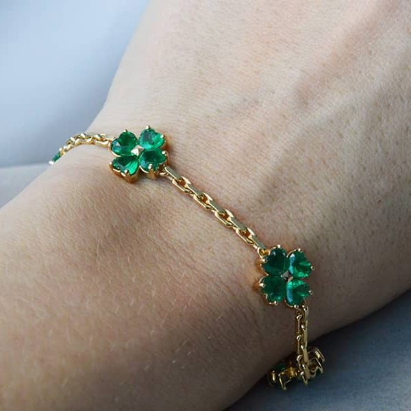 auksine smaragdu apyranke