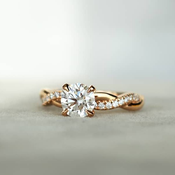 auksinis ziedas su deimantais