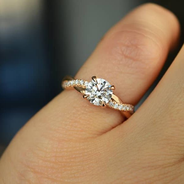 auksinis ziedas su deimantais