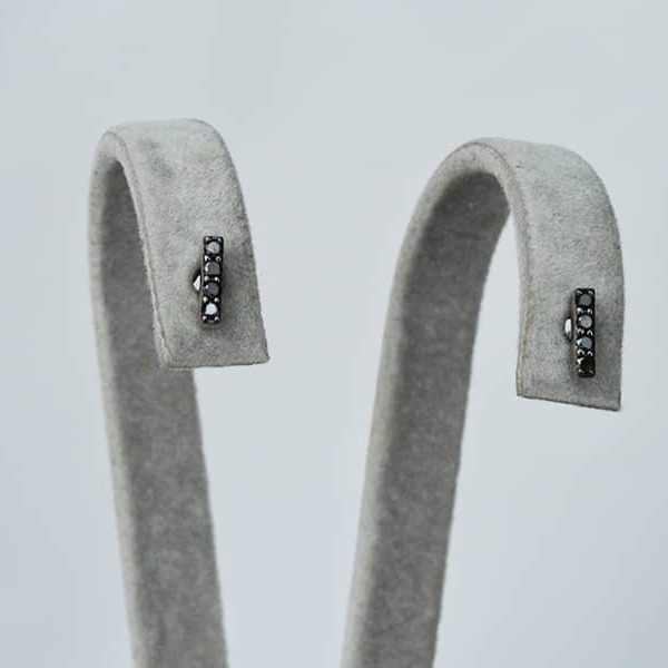 auskarai su juodais deimantais