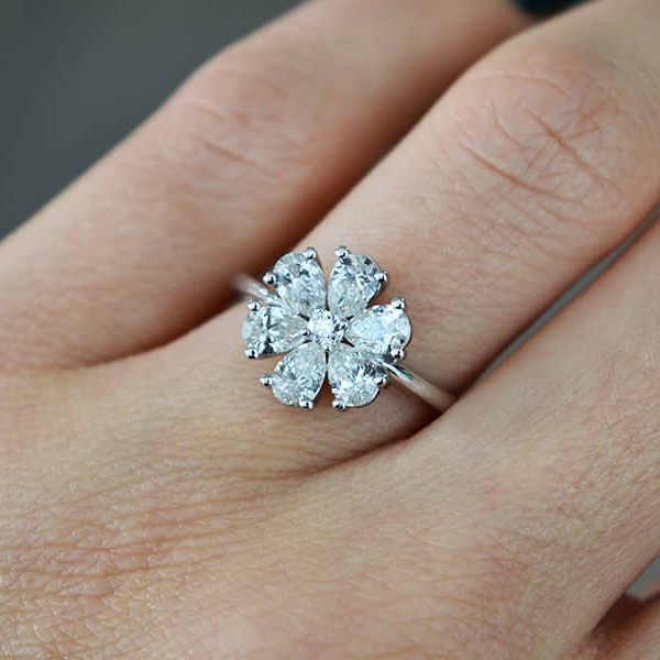 ziedas su deimantais