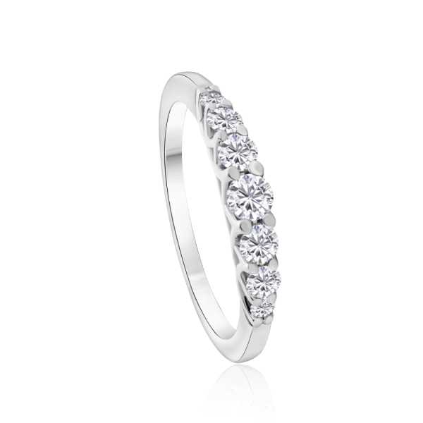 balto ausko ziedas su deimantais