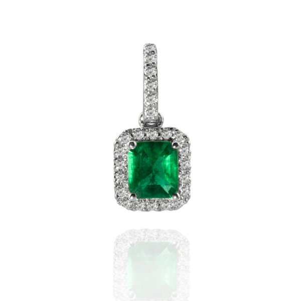 auksinis pakabukas su smaragdu